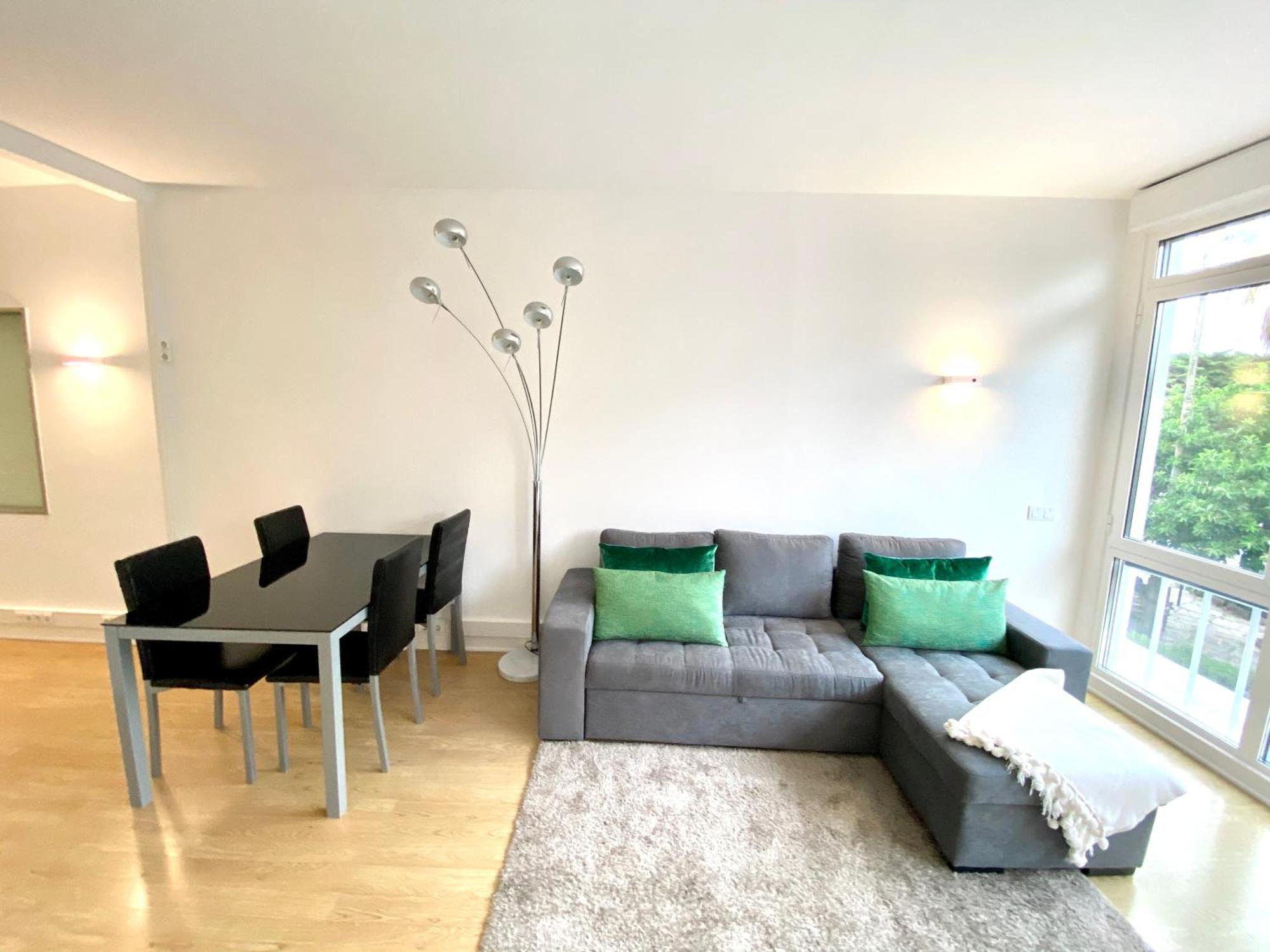 2 & 5- Side Casino Garden Apartment Estoril
